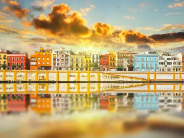 Triana neighborhood tour in English: tradition and essence of Seville ♥️