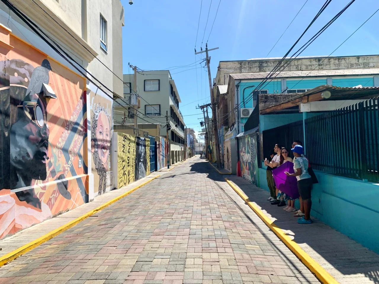 Kein gewöhnlicher Spaziergang durch die Innenstadt von Kingston: Reisen, Traditionen und kreative Wurzeln 