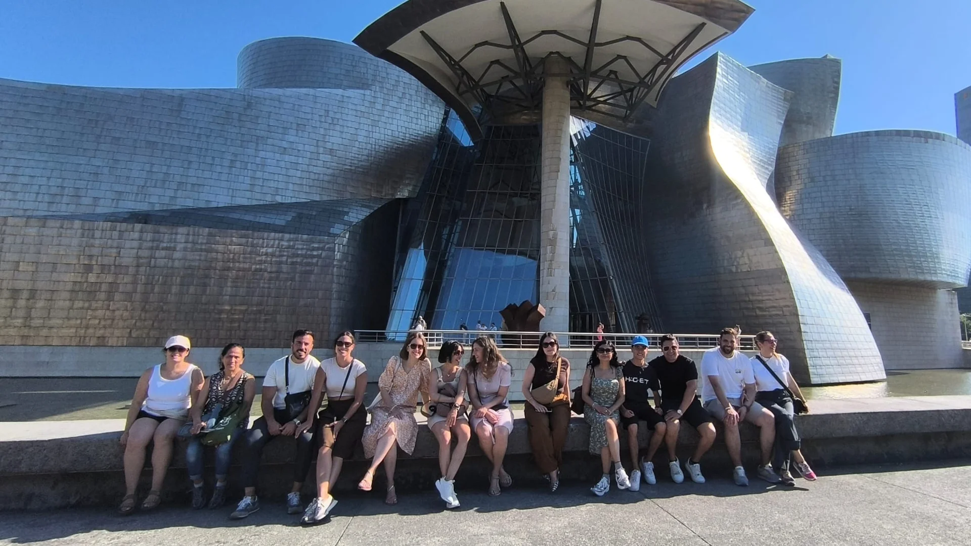 🥇 DIE UMFASSENDSTE KOSTENLOSE TOUR DURCH BILBAO ✅ | Cuore Tours