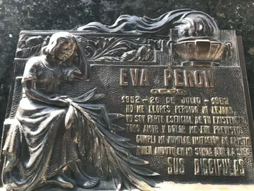 RECOLETA A life of laughter and champagne for a cold finale of Marble and Bronze.