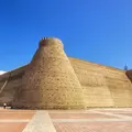 La Fortaleza del Arca: Secretos Detrás de los Muros