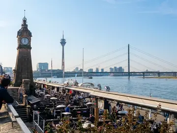 Descubre Düsseldorf a través de su historia, su cerveza y sus relatos locales.