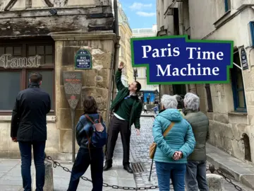 ⏳✨ Macchina del Tempo di Parigi: La Prospettiva di un Locale