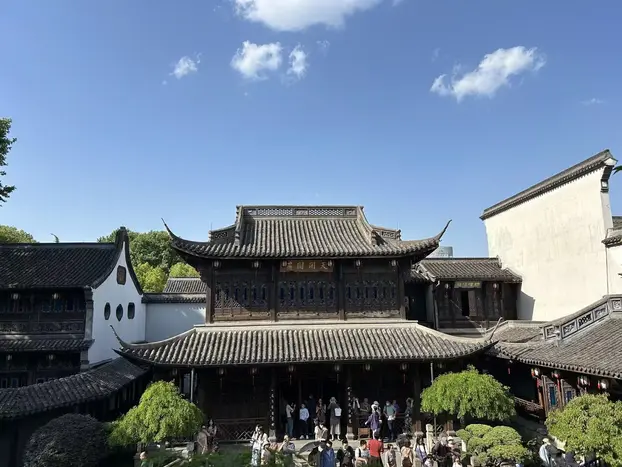 La Hangzhou di Hu Xueyan: Eredità Mercantile, Medicina Cinese e Vedute della Città