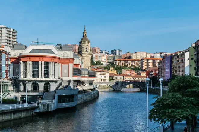 Oh, Bilbao, how you've changed!: History, legend, and "anecdotes" of the seven streets