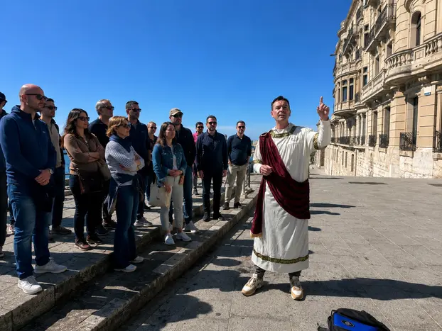  Tarragona Historica "Más de 2.000 años de historias" . (Teatralizado por guía local))