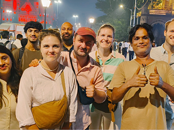 Bandra bei Dämmerung: Eine abendliche Erkundung des pulsierenden Herzens von Mumbai