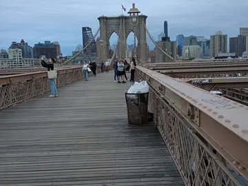 A Walk Across the Brooklyn Bridge from Manhattan to DUMBO