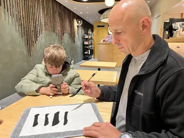 An experience of Japanese Calligraphy and Bonseki