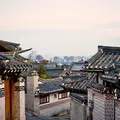 Bukchon Hanok: Geschichte, Kunst und atemberaubende Aussichten 📷