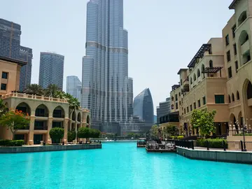 Dubai Mall, Burj Khalifa & Downtown: Relaxed Walk with a Friend & Photo stops