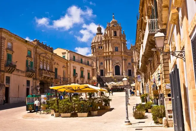 Discover the real side of Ragusa Ibla with a local guide