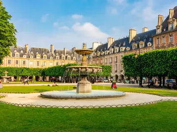 Free Luxury Paris Tour: Royal Palace and Garnier Opera - Spectacular!