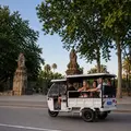 Tuk-Tuk Tour: Barcelona Seaside + Arc de Triumf 
