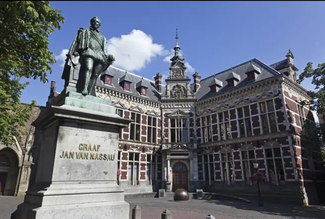 Utrecht, 2,000 Years of Stories and Curiosities in a Walk