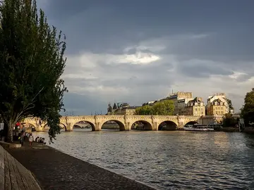 From Celtic Village to Roman Paris