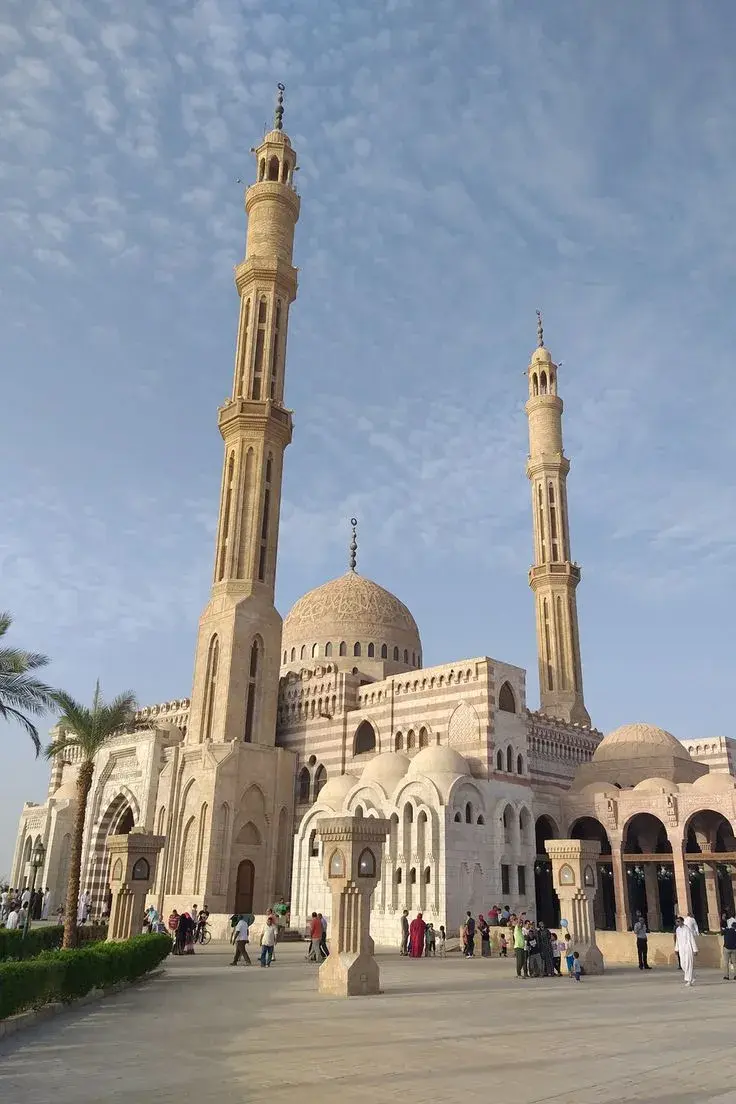 Los íconos espirituales de Sharm: donde la fe se encuentra con la arquitectura 🕌✨