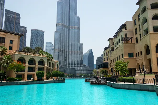 Dubai Mall, Burj Khalifa & Downtown: Relaxed Walk with a Friend & Photo stops