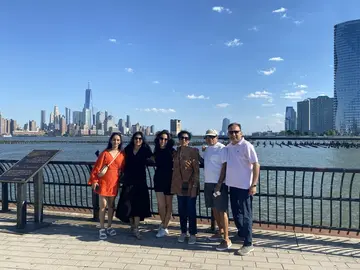 New Yorker Ausblicke + Kulinarische Genüsse in Hoboken: Free walking tour zu verborgener Geschichte und Gastronomie.