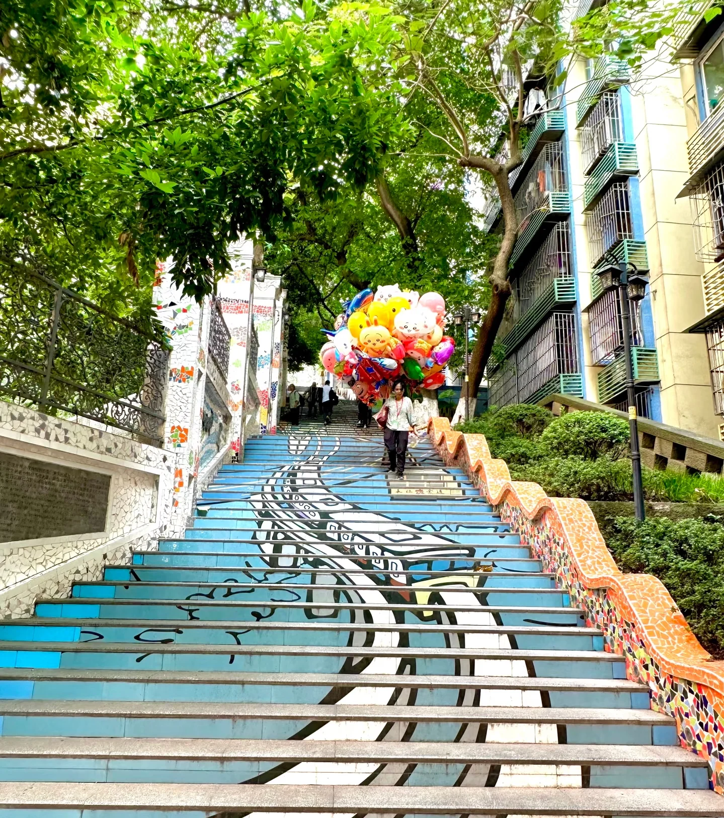 No te pierdas en Chongqing: ¡Diversión en grupo!