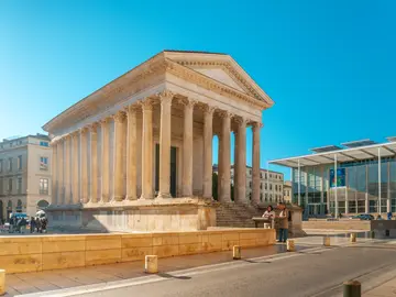 Free walking tour. Entdecken Sie Nîmes und seine Geheimnisse mit einem ortskundigen, spanischsprachigen Reiseleiter.