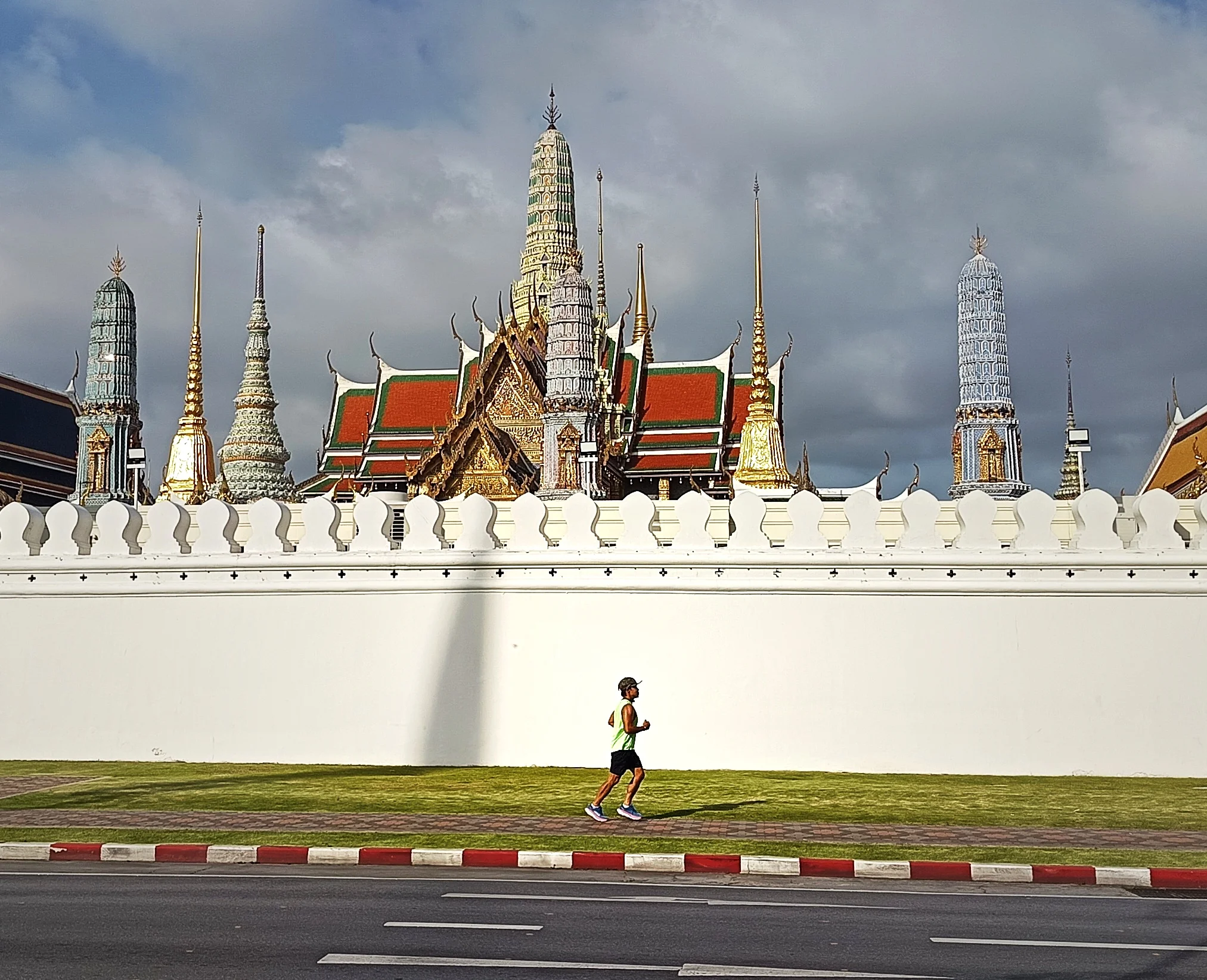 Bangkok City Running Tour (get around the city important sites in one morning)