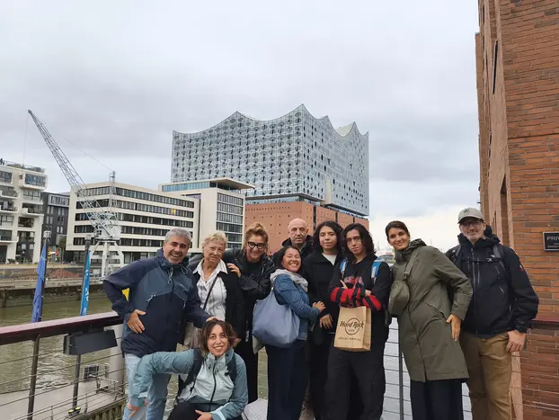 "Discover Hamburg in Spanish: history, secrets, and local life