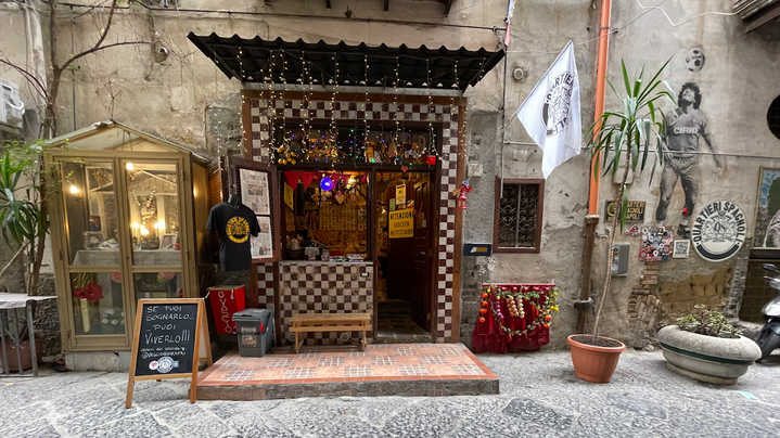                 Free walking food tour Quartieri Spagnoli