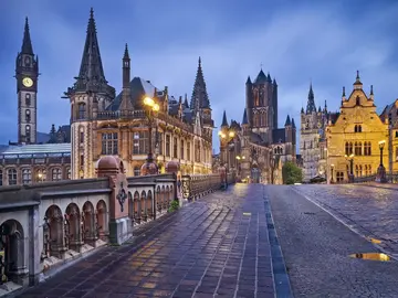Discover the historic and vibrant Ghent on a 2-hour tour.