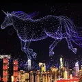 Paseo nocturno con espectáculo de drones los sábados y festivos: Cyberpunk Chongqing al anochecer.