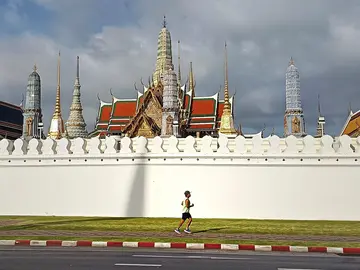 Bangkok City Running Tour (get around the city important sites in one morning)