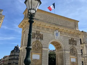 Hello Montpellier! Of large squares and small secrets