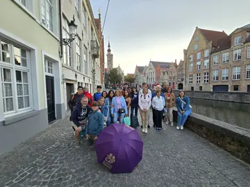 🏅Brujas Auténtica con Guía Local, su Encantadora Histoiria 🤩 + Chocolate 🍫
