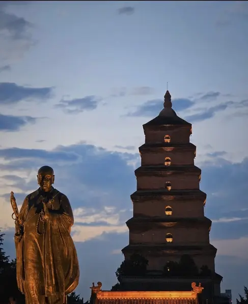 Vida Nocturna de Xi'an Desbloqueada: Cena Local, Luces de la Gran Pagoda del Ganso Salvaje y Bares Ocultos