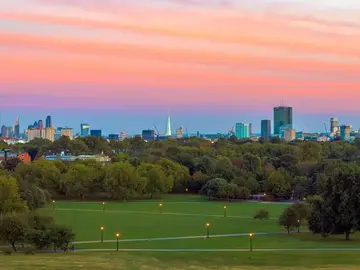 Camden Town, Regent's Canal and Primrose Hill Park 3000 step tour