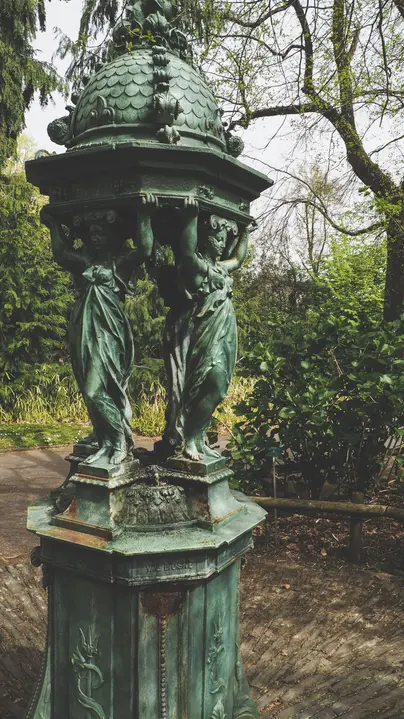 Free tour - Hidden Paris, the legends and fun facts