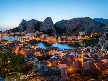 Tour storico a piedi attraverso il centro storico di Omiš