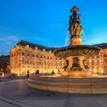Descubre Burdeos: Explora la Ciudad y su Época Dorada a Pie