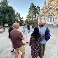 Abendlicher Stadtrundgang durch Almaty: Stadtlichter und lokales Leben