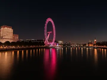 D's Walk through London after Sunset