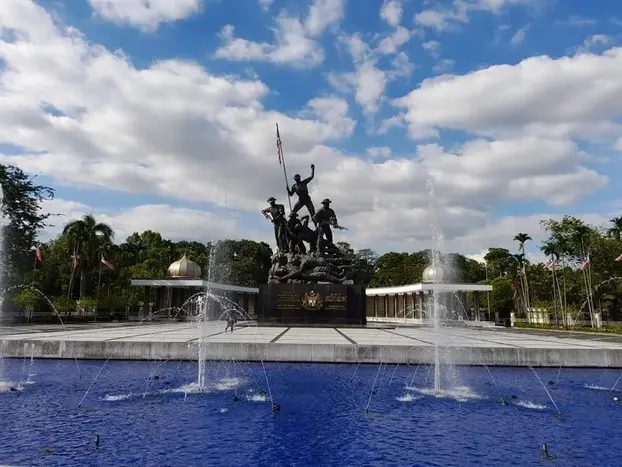  Tugu Morning Walk : National Monument, Local Breakfast & Nature Trails 