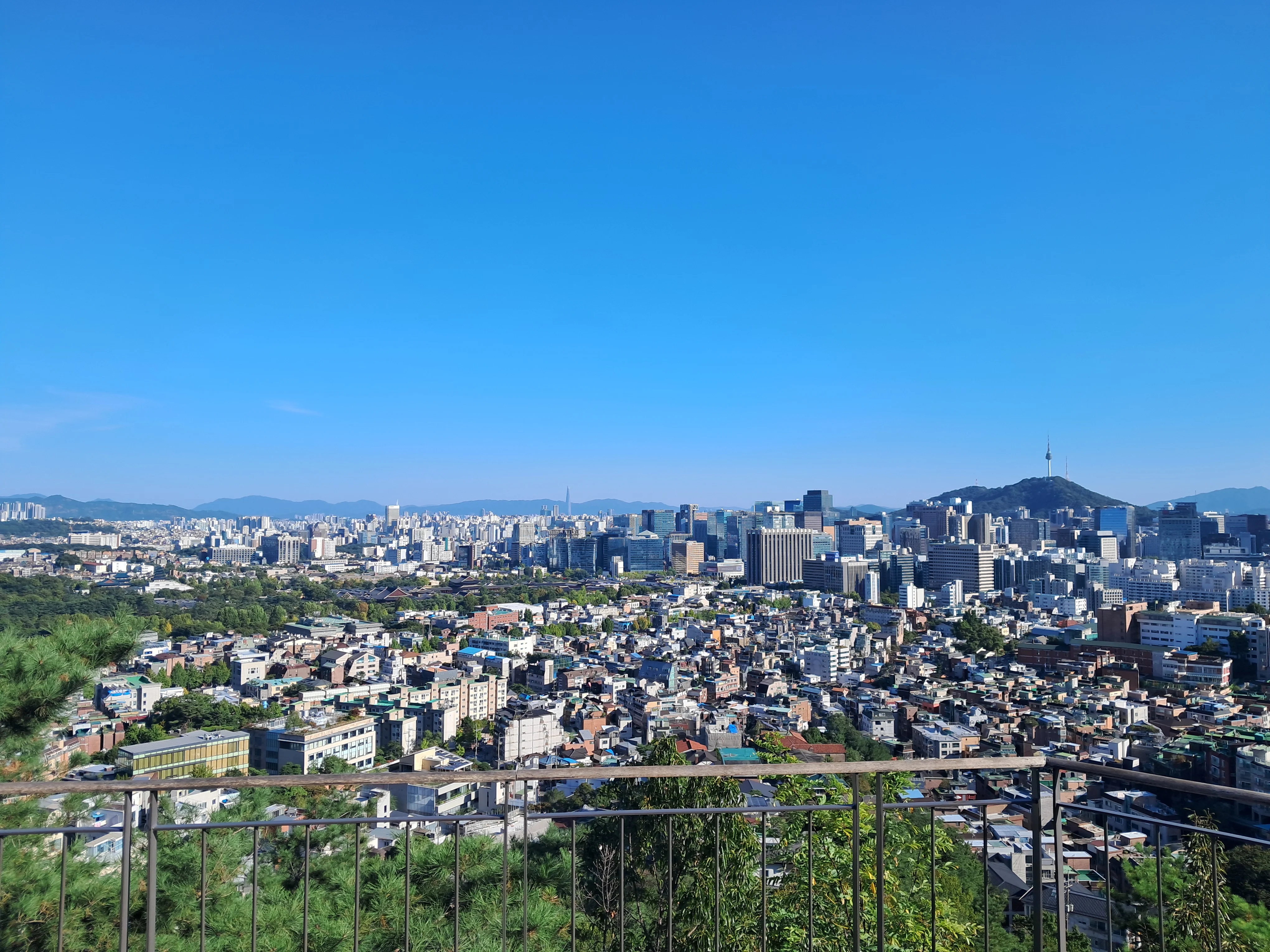Seoul’s Hidden Gems: A Scenic Walk from Seochon to Buam-dong