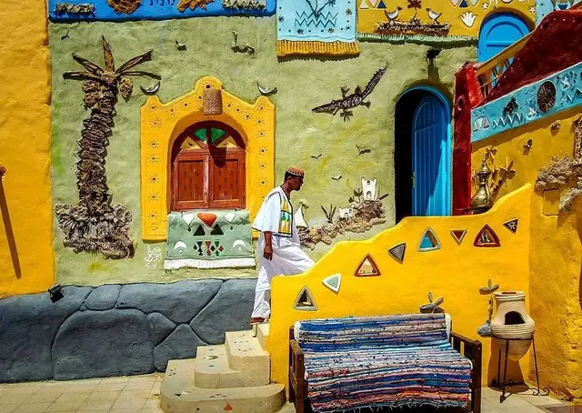 Navega por el Nilo hasta un Colorido Pueblo Nubio
