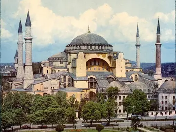 Istanbul: Mystical and Dragons Free Walking Tour