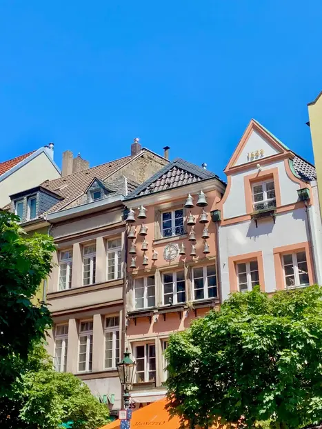 Düsseldorf unter Freunden: Geschichte, Lieblingsorte, Kultur und der Rhein.