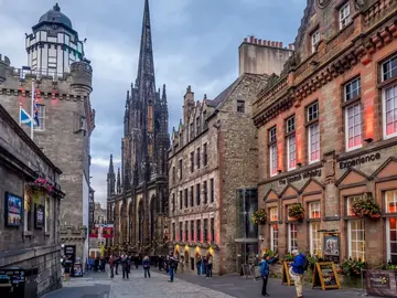 Historical tour through Edinburgh's Canongate.