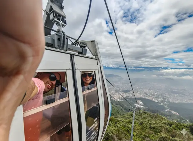 🚠 cable car + Traditional Market + swing of the clouds