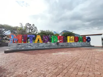 Freetour a la mitad del mundo y otras sorpresas, grupo pequeño🚇⛪🍨🍺 😃
