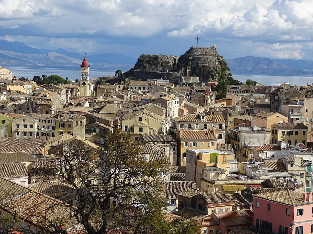 Tour essenziale a piedi di Corfù con un archeologo