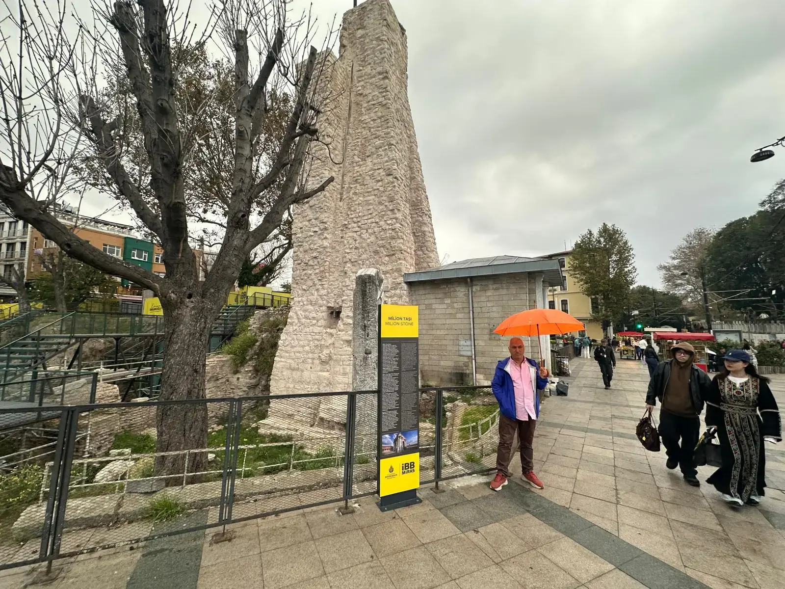Passeggiamo nella Istanbul vecchia nel quartiere di Sultanahmet dove ci sono i monumenti importanti